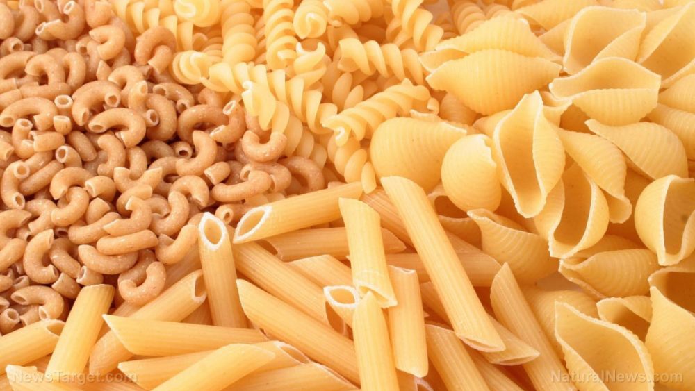 Eating pasta made from oat powder is a delicious way to increase fiber intake