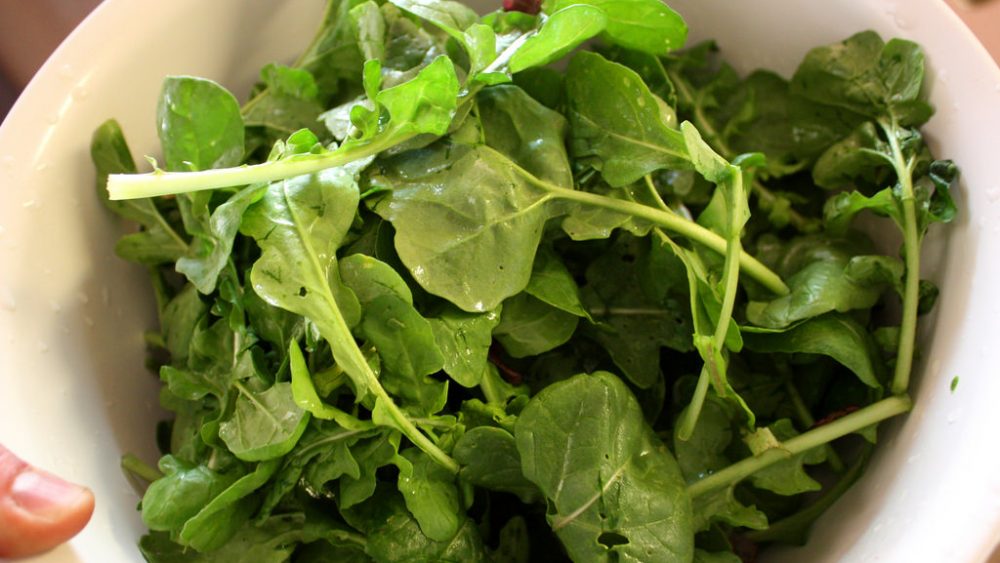 Also known as “rocket salad,” arugula’s health benefits are like a cross between cruciferous vegetable and leafy green