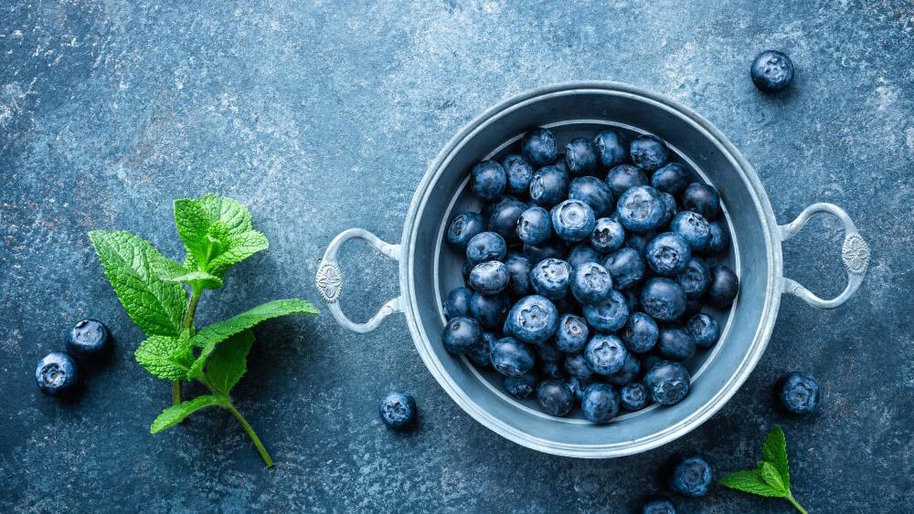Add blueberries to your diet to maintain healthy blood pressure levels