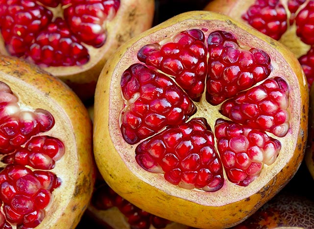 7 Reasons to make POMEGRANATES a part of your diet