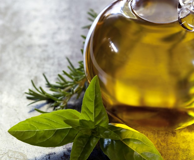 5 reasons to make oregano oil a staple in your home!