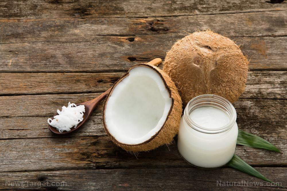 5 Health benefits of coconut, a versatile superfood full of potassium (recipe included)