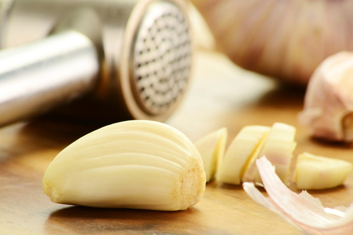 14 Health benefits of garlic, a flavorful superfood